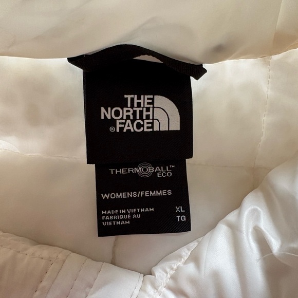 Women's NorthFace Vest - Picture 3 of 4